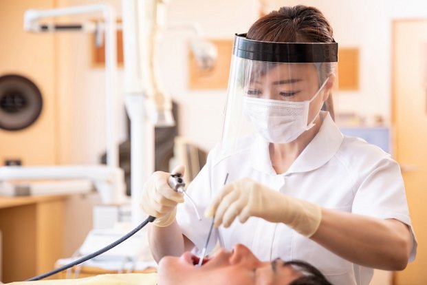 歯科衛生士による虫歯の定期健診